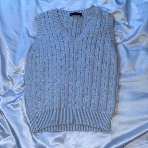 Light gray sleeveless cropped sweater from Brandy Melville